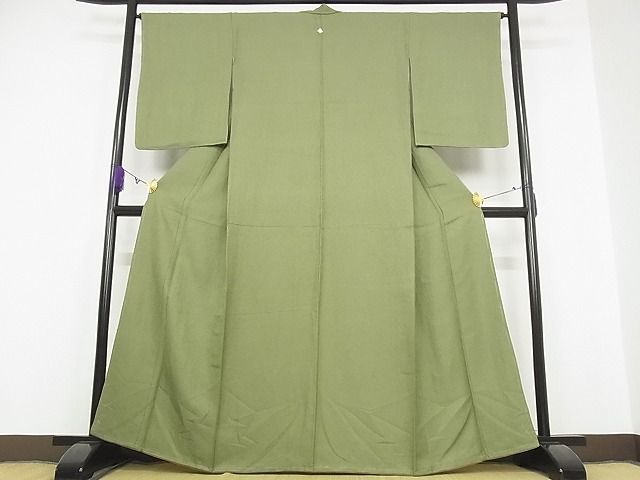 平和屋川間店■上質な色無地　松葉色　着丈163.5cm　裄丈64.5cm　正絹　逸品　未使用　B-ey5047_画像2