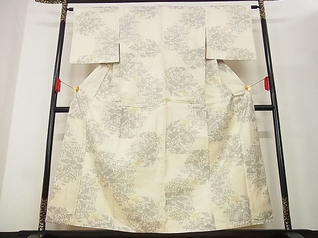 平和屋-こころ店■本場大島紬　白大島　7マルキ　花蝶丸文　着丈156.5cm　裄丈62cm　正絹　逸品　A-ja5573_画像1