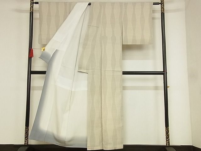 平和屋-こころ店■本塩沢　110亀甲　立涌文　着丈154cm　裄丈63cm　正絹　逸品　A-ck7823_画像3