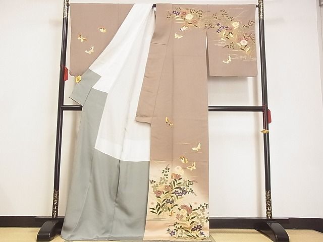 平和屋-こころ店■ファッションデザイナー 花井幸子 訪問着 駒刺繍 花 蝶 暈染 金彩 ロング丈 着丈175cm 裄丈68.5cm 正絹 逸品 A-ta8611_画像2