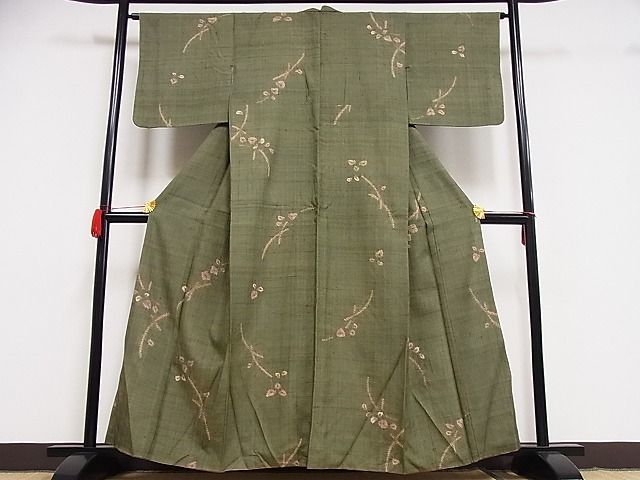 平和屋-こころ店■生紬　絞り　舞花文　着丈156.5cm　裄丈65cm　正絹　逸品　1B-ph0109_画像1