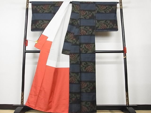 平和屋-こころ店■本場大島紬 7マルキ 横段花唐草文 着丈159cm 裄丈65cm 逸品 未使用 A-br7688の画像2