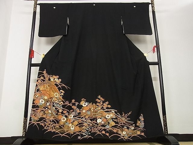 平和屋-こころ店■豪華黒留袖　駒刺繍　扇面花鳥文　着丈161cm　裄丈63.5cm　正絹　逸品　A-ja5697_画像1