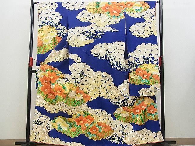 平和屋野田店■豪華振袖　駒刺繍　雲取り吉祥花文　金彩　逸品　n-gh5743_画像1