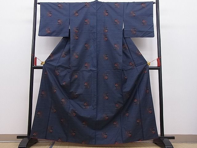 平和屋野田店■本場大島紬　泥染め　吉祥花文　逸品　n-hj8505_画像2