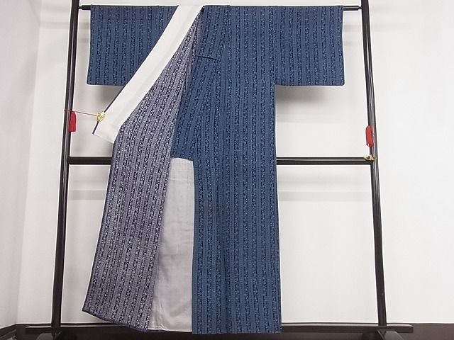 平和屋川間店■上質な小紋　単衣　藍　花間道　鬼しぼ縮緬　着丈152.5cm　裄丈64.5cm　正絹　逸品　B-np4252_画像3