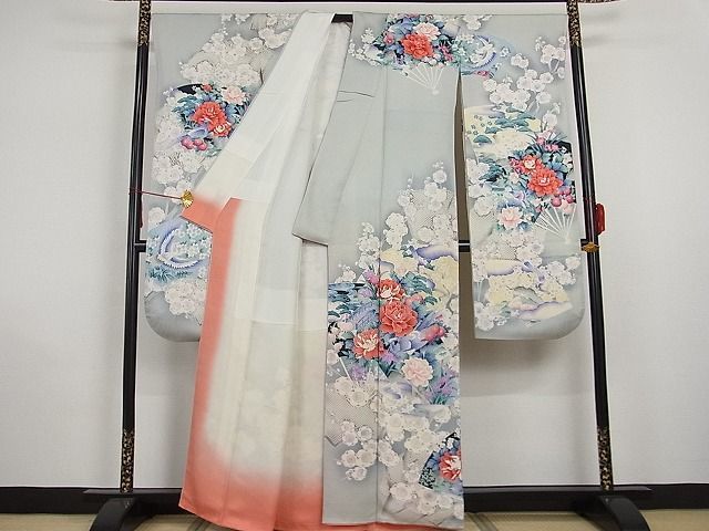 平和屋川間店■豪華振袖　駒刺繍　舞扇花鳥風景文　銀彩　着丈160cm　裄丈68cm　正絹　逸品　A-br4702_画像2