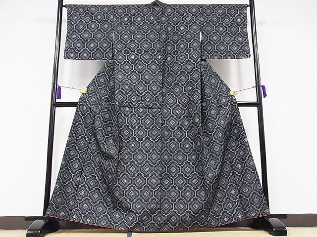 平和屋川間店■本場村山大島紬　亀甲文　着丈161.5cm　裄丈64.5cm　正絹　逸品　B-ag3981_画像2