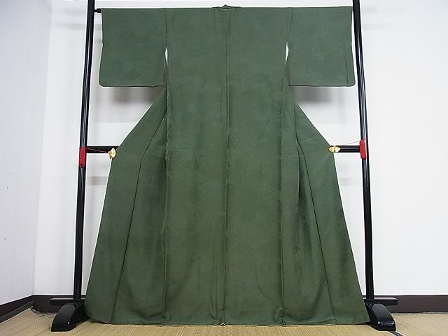 平和屋-こころ店■上質な色無地　亀甲花地紋　老竹色　着丈166.5cm　裄丈66cm　正絹　逸品　1B-np2353_画像2