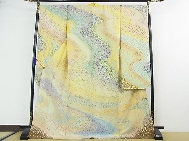 平和屋2●極上　振袖　おぼろ染め　襲絞り　相良刺繍　流水花文　金糸　金通し地　逸品　3kh811