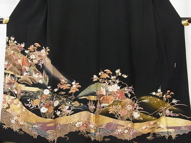 平和屋-こころ店■豪華黒留袖 作家物 駒刺繍 松竹梅鴛鴦花文 金彩 着丈159cm 裄丈63cm 正絹 逸品 A-br7813の画像4