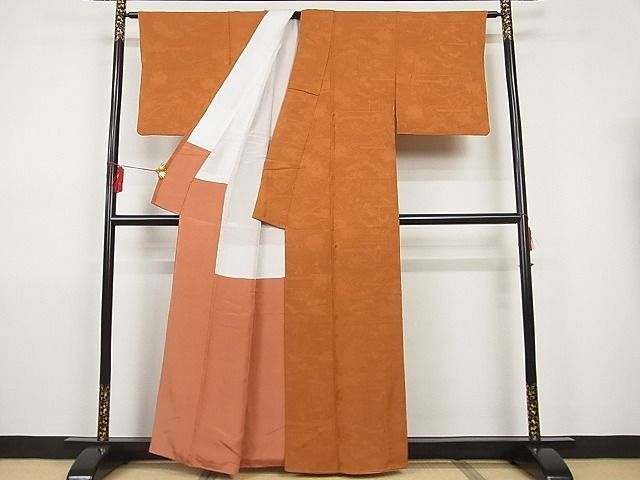 平和屋-こころ店■上質な色無地　風景草花地紋　樺色　着丈158.5cm　裄丈63cm　正絹　逸品　A-br7796_画像2