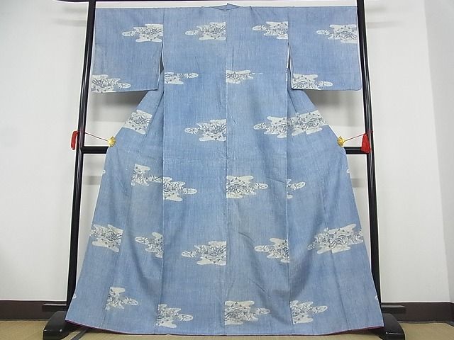 平和屋-こころ店■上質な紬　雲取り花文　着丈166.5cm　裄丈68cm　正絹　逸品　1B-wt1991_画像1