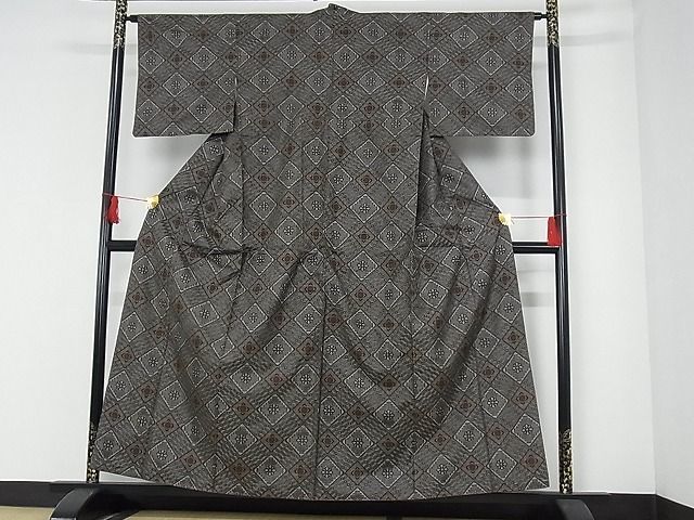 平和屋-こころ店■希少　本場大島紬　龍郷絣　花菱文　着丈151.5cm　裄丈63cm　正絹　逸品　A-cs7563_画像2