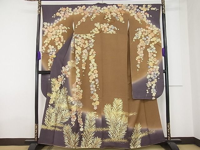 平和屋1□極上　紫綬褒章　巨匠『岩田専太郎』　振袖　駒刺繍　枝垂れ花松葉文　暈し染め　金彩　逸品3s20759_画像1