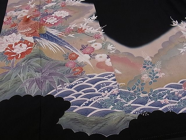 平和屋川間店■豪華黒留袖　刺繍　立波尾長鳥花文　暈し染め　金糸　逸品　ch2890_画像3