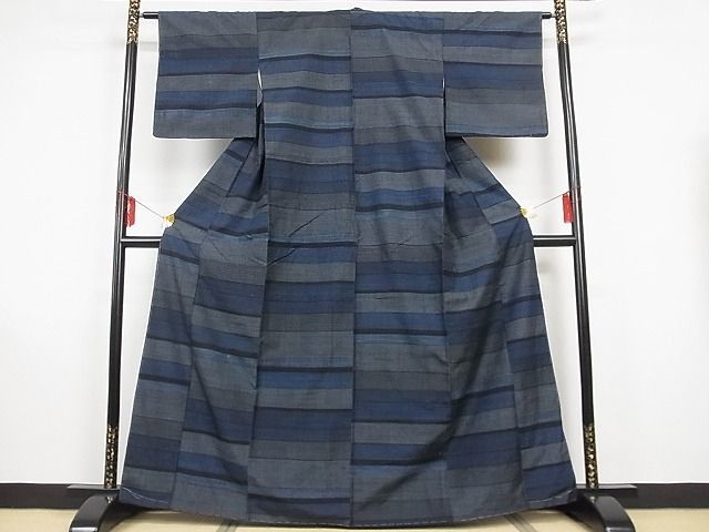 平和屋-こころ店■上質な紬　横段文　着丈162cm　裄丈62.5cm　正絹　逸品　未使用　A-br7838_画像1