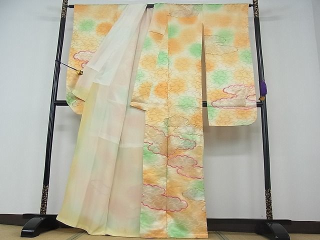 平和屋川間店■豪華振袖　駒刺繍　雲取り吉祥花文　暈し染め　金彩　逸品　du1043_画像2