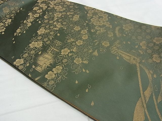 平和屋野田店■両面全通柄袋帯　御所車熨斗舞桜文　金糸　逸品　n-te1528_画像3