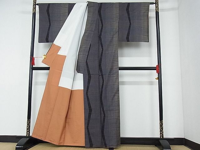 平和屋-こころ店■本場大島紬　7マルキ　よろけ縞　着丈155cm　裄丈66.5cm　正絹　逸品　A-cs7688_画像2