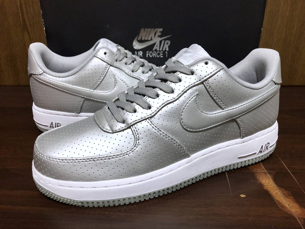 16年製 NIKE AIR FORCE 1 LV8 ナイキ エアフォース エレベイト パンチング AF1 SWOOSH【718152-013】シルバー 銀 バスケ 刺繍 US8.5_画像1