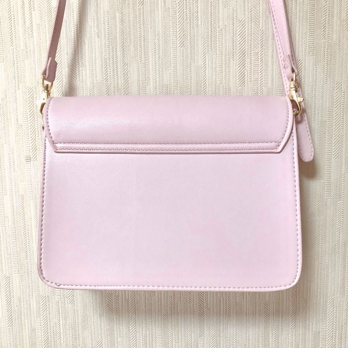 GU ジーユー スクエアショルダーバッグ ピンク 可愛い ガーリー ミニ 斜め掛け 鞄