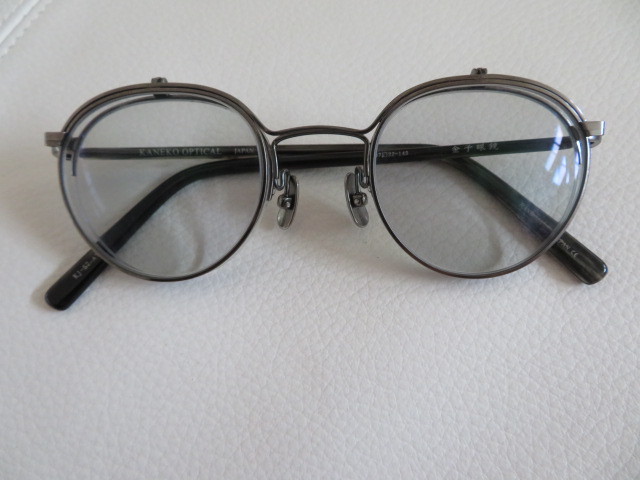 金子眼鏡 　度付きサングラス付き　　高級品　跳ね上げ式　便利　昨年購入約７万円_画像2