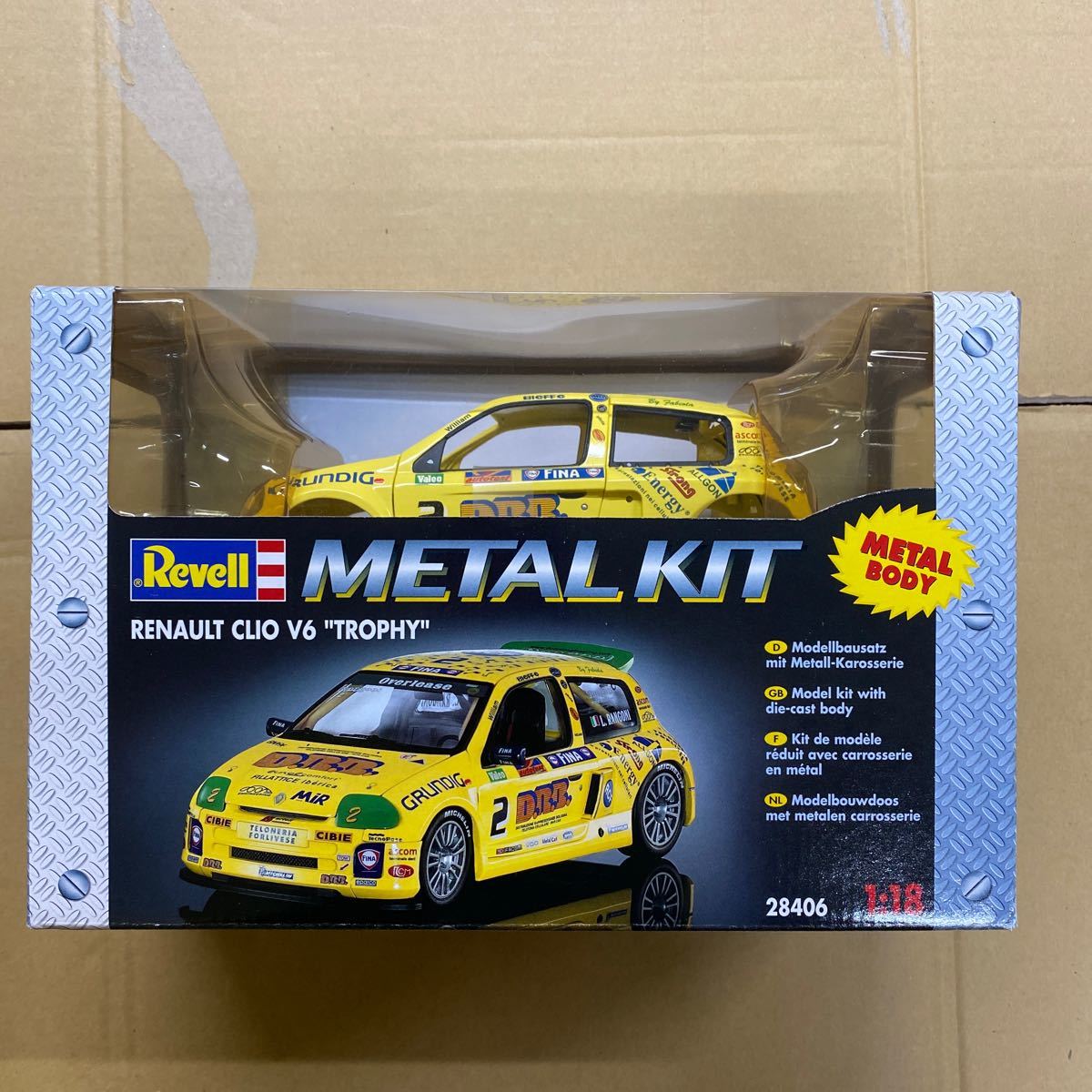 Revell(レベル)1/18METAL KIT 「RENAULT CLIO V6TROPHY」タイヤパーツ2個欠品の画像1