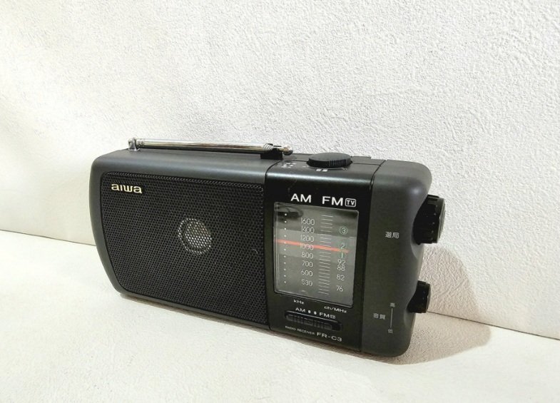 ★未使用★ aiwa アイワ ポータブルラジオ FR-C3 AM/FM 2バンド ブラック 昭和レトロ 1985年製 レトロ 当時物 ヴィンテージ_画像3