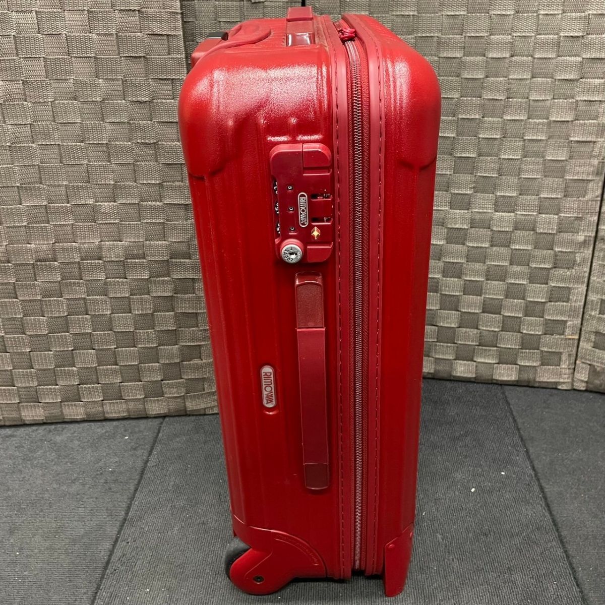S811-O44-845 RIMOWA リモワ キャリーバッグ レッド スーツケース 約高さ55×幅39×マチ19cm ③_画像3