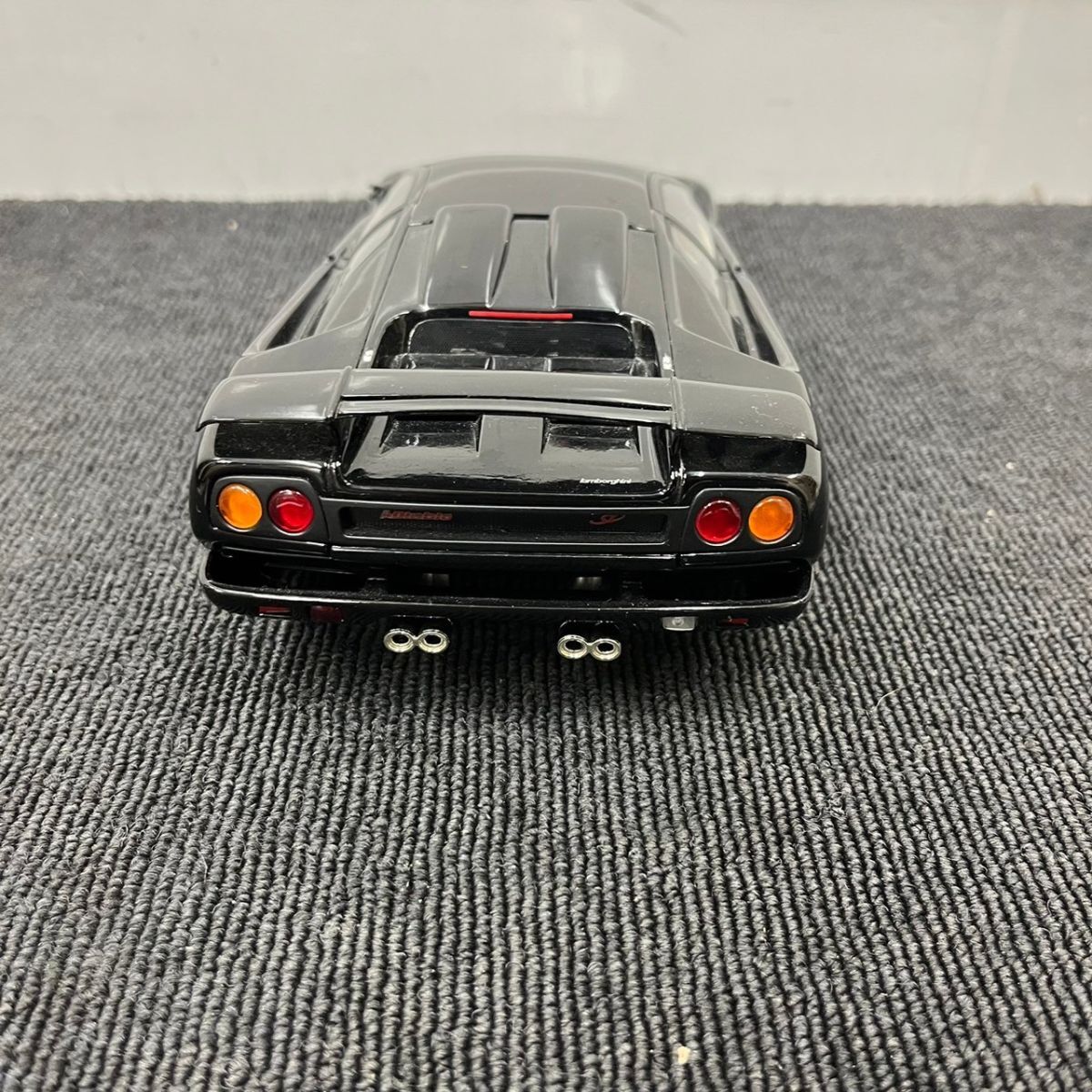 R213-O18-2955 AUTO art オートアート Lamborghini Diablo ランボルギーニ ディアブロ GTR ブラック 1/18スケール 約長さ25×幅12cm ③の画像4