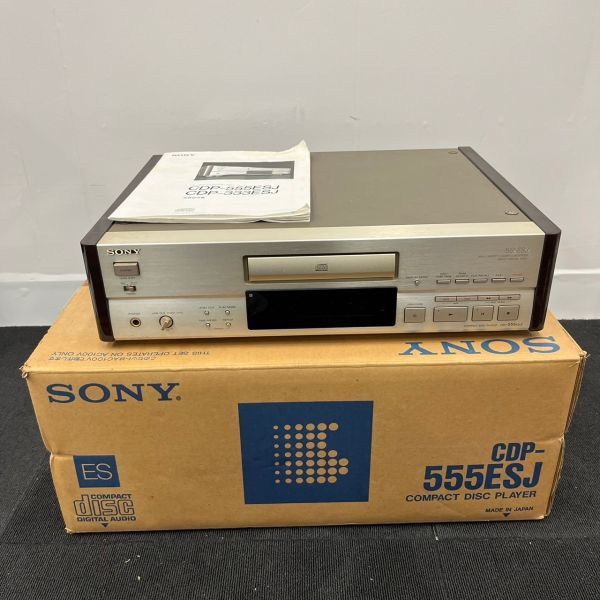 P235-D5-414 SONY ソニー CDプレイヤー CDP-555ESJ COMPACT DISC PLAYER オーディオ機器 音響機材 外箱付き ③_画像1