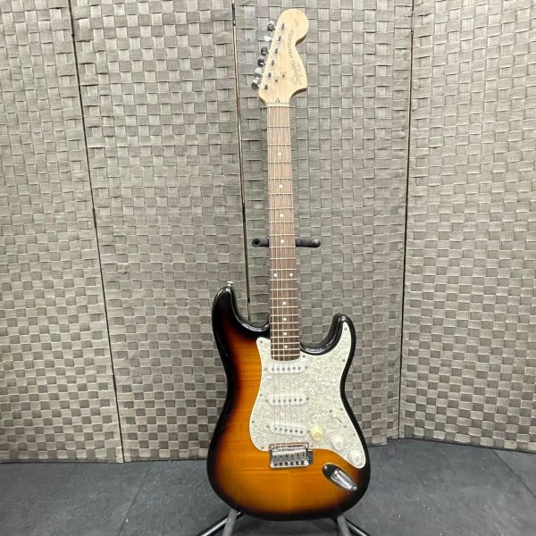 P894-C8-311◆Squier by fender スクワイヤー フェンダー ストラトキャスタータイプ 6弦 弦楽器 セミハードケース付き 通電/音出しOK ②_画像2