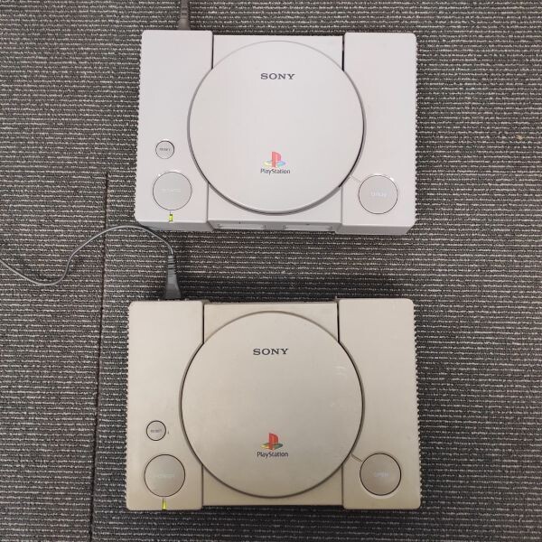 K-P614-△ SONY/ソニー PlayStation プレイステーション SCPH-7000 SCPH-7500 本体 2点セット 日本製 コード付き 通電OK ②_画像1