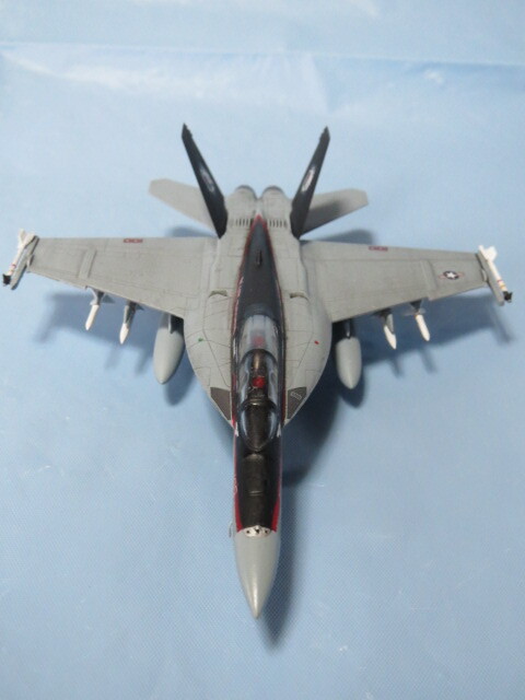 【リペイント完成品】1/144 F-Toys 『 F/A-18F SUPER HORNET 』第154戦闘攻撃飛行隊 "ブラックナイツ" CAG機 2016_画像5