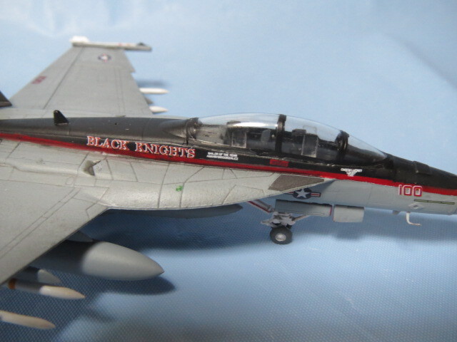 【リペイント完成品】1/144 F-Toys 『 F/A-18F SUPER HORNET 』第154戦闘攻撃飛行隊 "ブラックナイツ" CAG機 2016_画像10