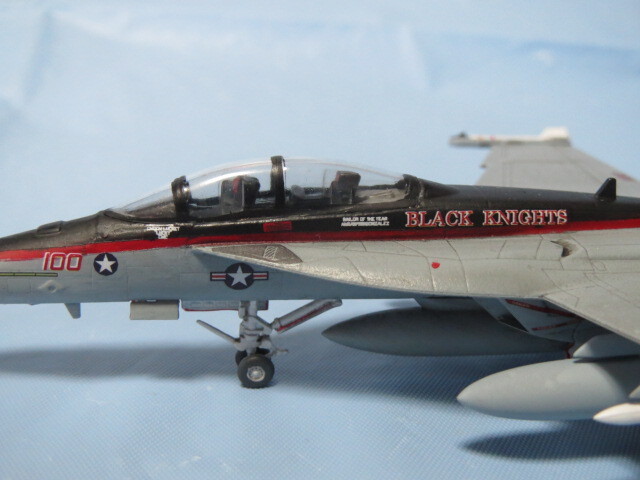 【リペイント完成品】1/144 F-Toys 『 F/A-18F SUPER HORNET 』第154戦闘攻撃飛行隊 "ブラックナイツ" CAG機 2016_画像6