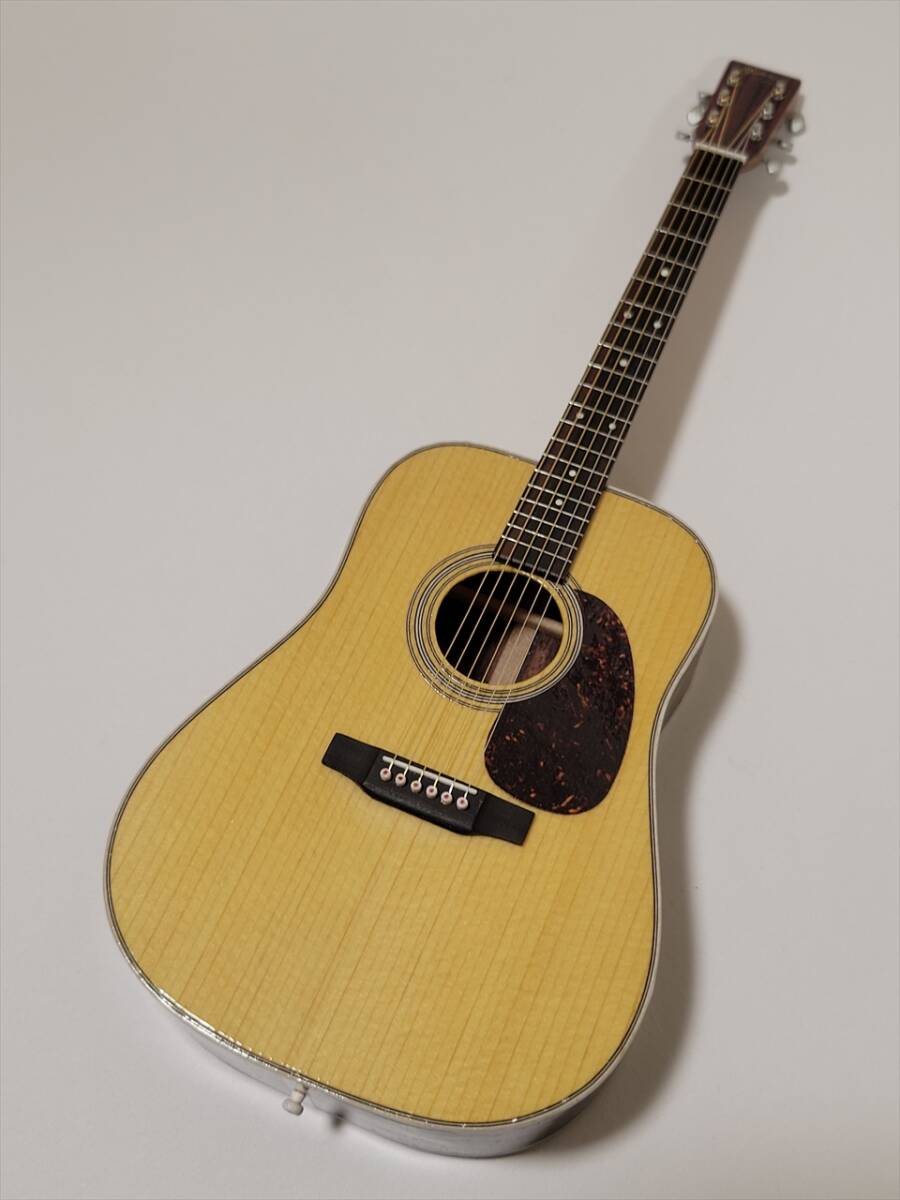 Martin D-28 STD ミニチュアギター模型_画像1