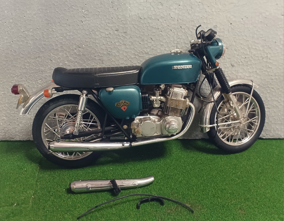 1/8 ? ホンダ 750 FOUR 完成品 オートバイ 欠品ジャンク_画像2