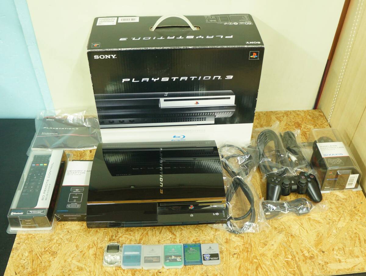 PS3 プレイステーション3 本体 CECHA00/周辺機器3個/PS、PS2メモリーカード5個/ポケットステーション まとめ売り　中古品　多少の傷有_画像1