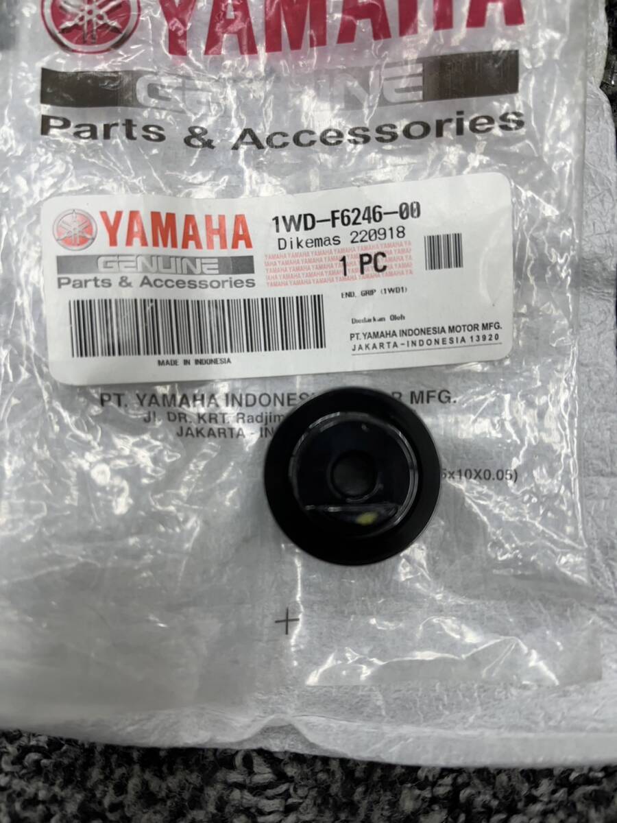 ヤマハ NMAX MT-25 MT-03 YZF-R3 YZF-R25 純正 未使用 グリップエンド 1WD-F6246-00　NO.1056_画像2