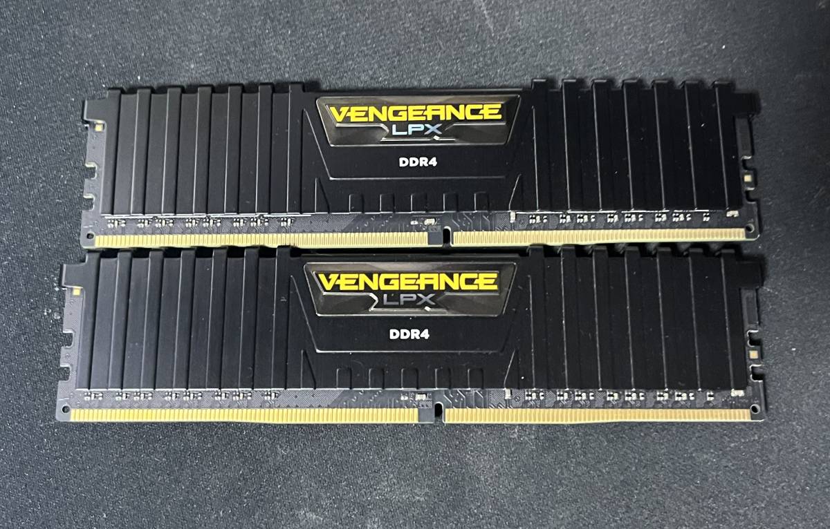 Corsair DDR4-2666 8GB 2枚組(16GB) デスクトップメモリ CMK16GX4M2A2666C16_画像1