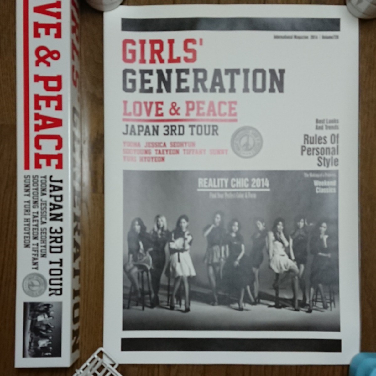 少女時代 LOVE ＆ PEACE JAPAN 3RD TOUR パンフレット 未使用品 GIRL’S GENERATION パッケージもカッコイイ（ライブパンフレット）_画像1