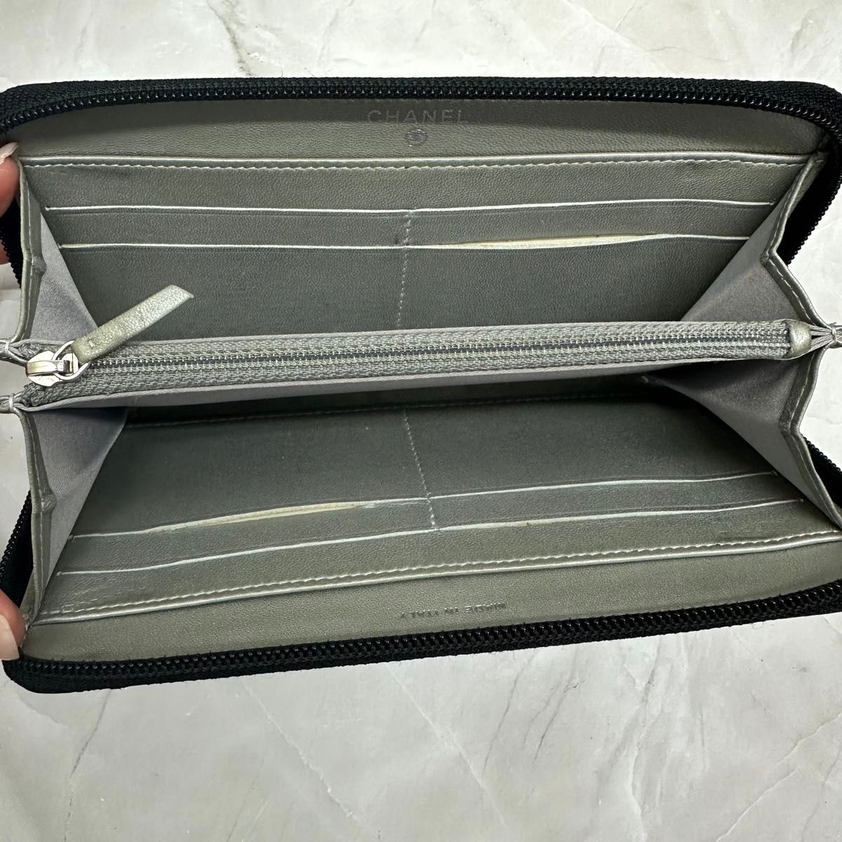 美品 CHANEL シャネル 長財布 カメリア ラムスキン ラウンドジップ 黒 美品 CHANEL シャネル 長財布 カメリア ラムスキン ラウンドジップ 黒