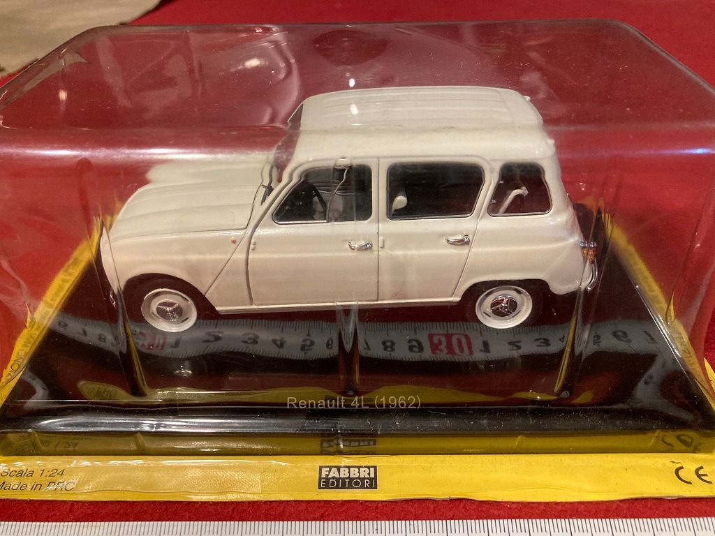 Fabbri 1/24 Renault 4L 1962 unopened box damage goods / Renaultfa yellowtail 