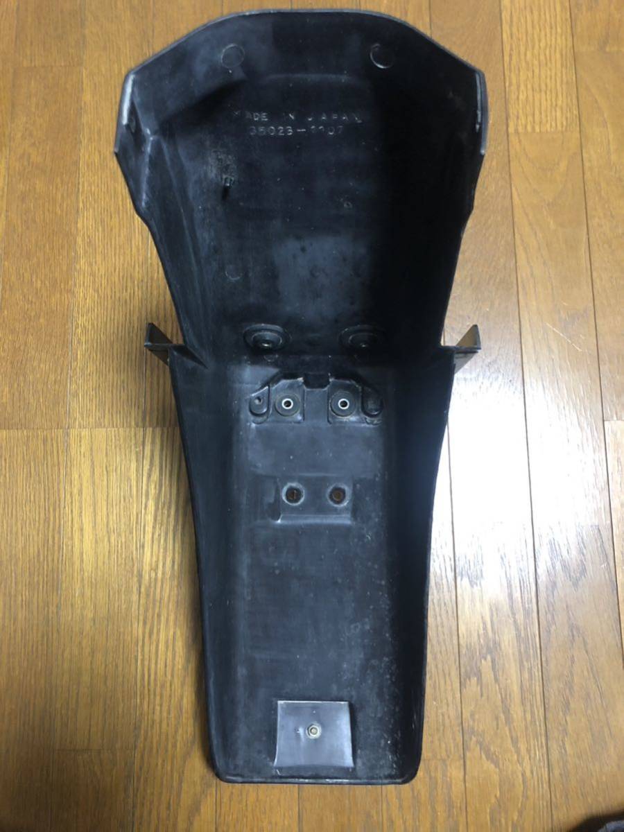 カワサキ GPZ900R リアフェンダー 割れ無し_画像3