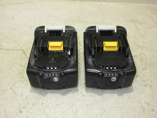 ▲▽7533　１円スタート　マキタ　電動工具 用　バッテリ 電池　18V 6Ah　BL1860B ×２　/ 充電器 DC18RF△▼_画像3