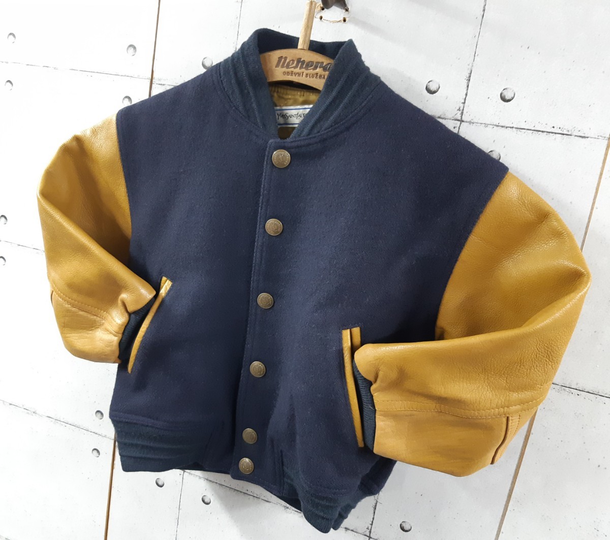 希少 80s YVES SAINT LAURENT ヴィンテージ スタジャン レザー 希少 80s YVES SAINT LAURENT ヴィンテージ スタジャン レザー