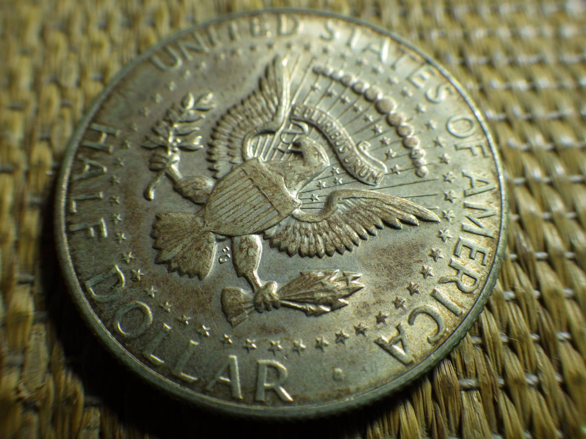 アメリカ５０セント銀貨１９６９年D　美品コレクター放出品　約直径30.65ｍｍ厚み2.0ｍｍ重さ11.52ｇ_画像4