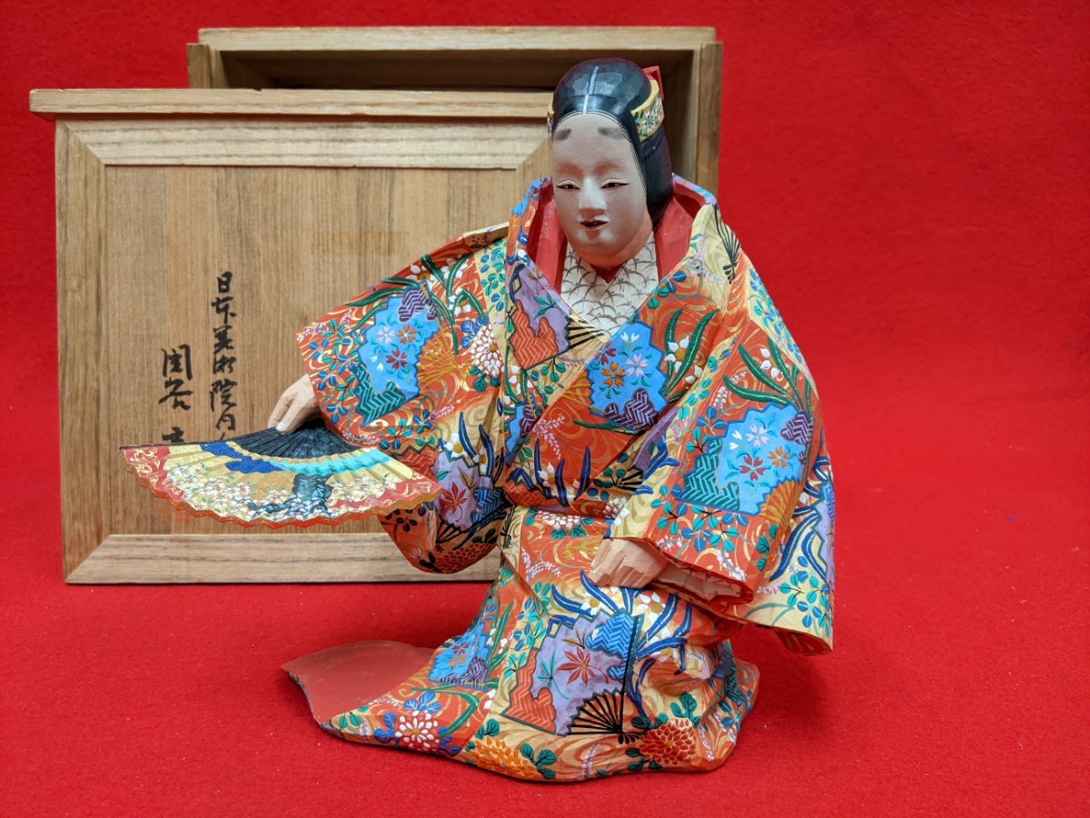 関谷充 木彫彩色 能人形 「熊野」 極彩色 共箱 高22cm _画像1